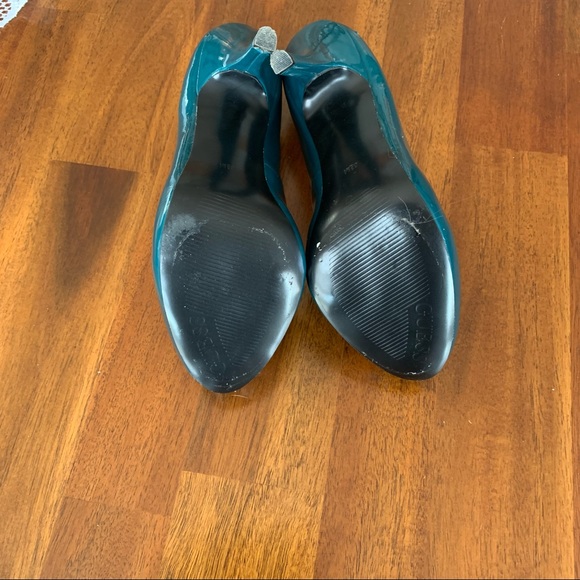 Guess Dress Shoes - Picture 5 of 7